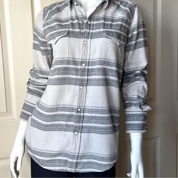 Golden by TNA - women’s button down shirt (Size S) - Picture 2 of 3